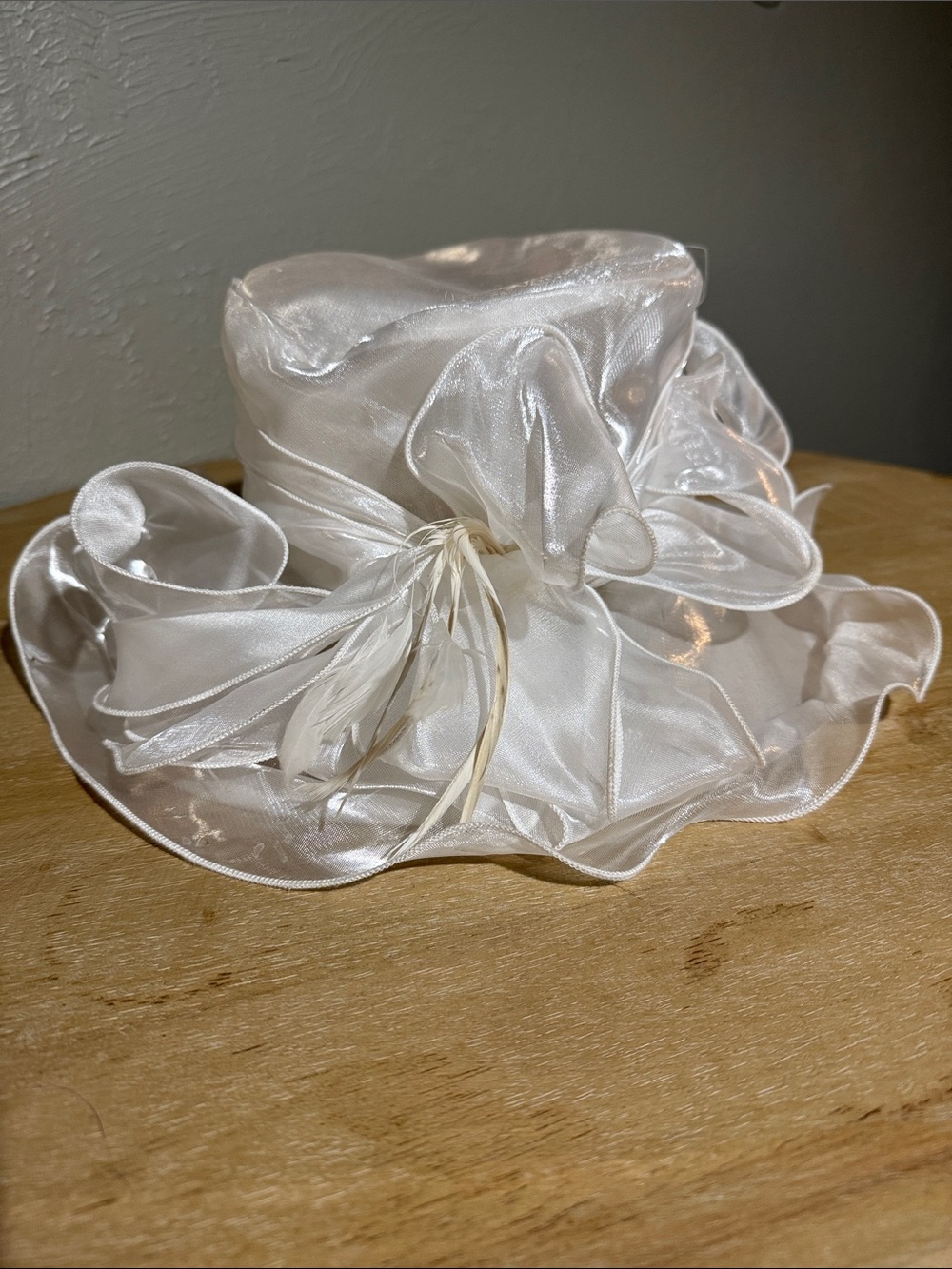 Elegant Women's White Organza Derby Hat with Feather Detail